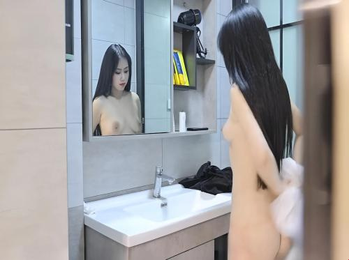 Gadis cantik di apartemen