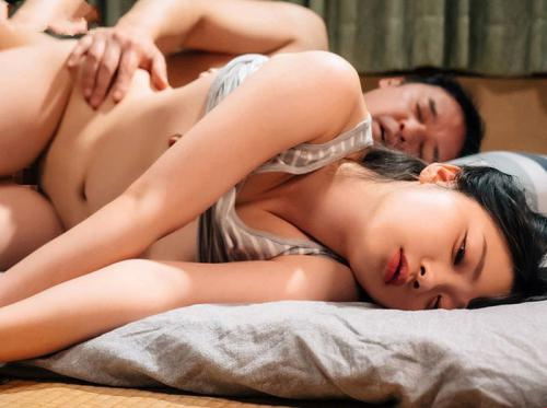 Istrinya meninggal lebih awal dan ayah tirinya bercinta dengan putri tiri istrinya